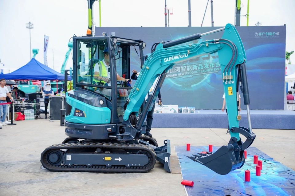 2025 CICEE | 從單一工具邁向多元化解決方案，山河智能呈現(xiàn)非凡挖掘機風采