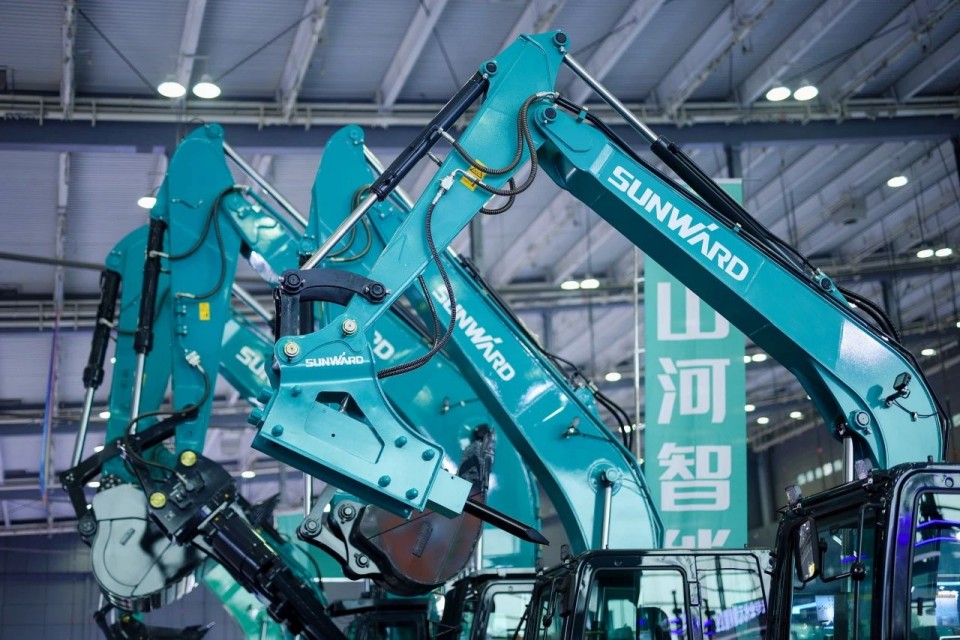 2025 CICEE | 從單一工具邁向多元化解決方案，山河智能呈現(xiàn)非凡挖掘機風采