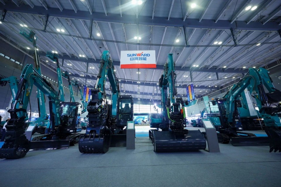 2025 CICEE | 從單一工具邁向多元化解決方案，山河智能呈現(xiàn)非凡挖掘機風采