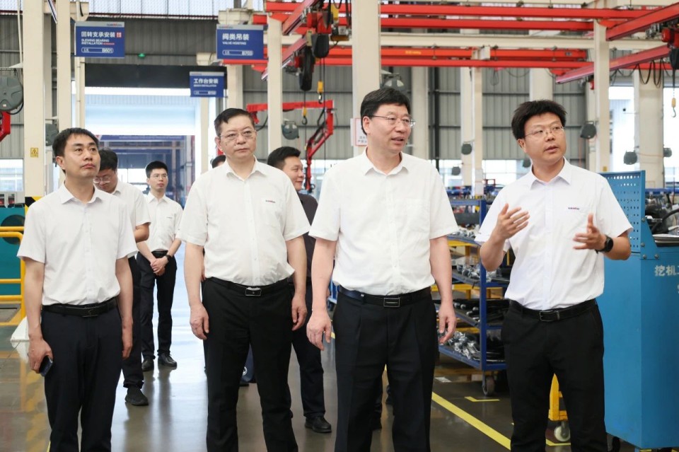 中國工程院院士、中南林業(yè)科技大學(xué)黨委書記吳義強(qiáng)一行到山河智能開展訪企拓崗活動