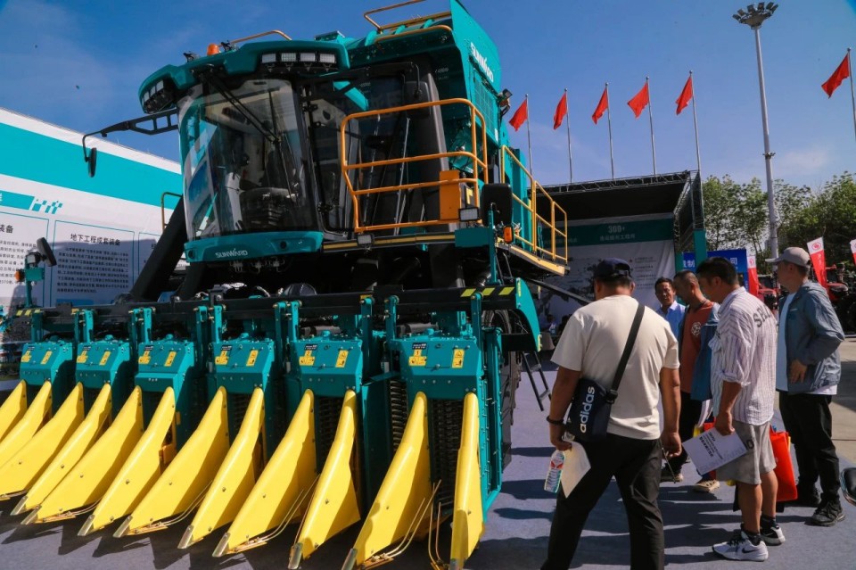 山河智能亮相2025新疆國(guó)際農(nóng)業(yè)機(jī)械博覽會(huì)