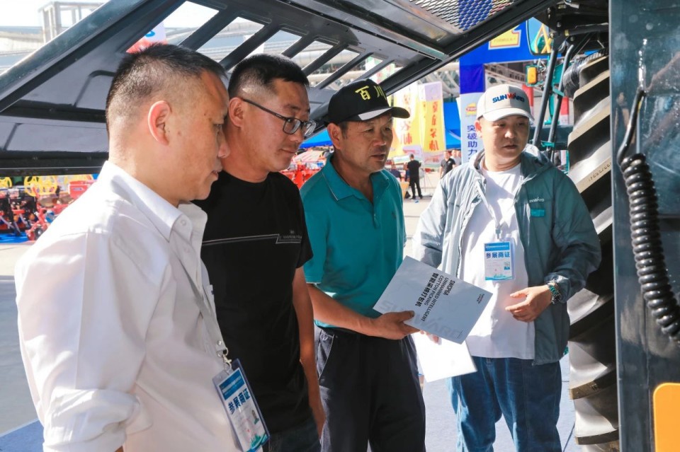 山河智能亮相2025新疆國(guó)際農(nóng)業(yè)機(jī)械博覽會(huì)