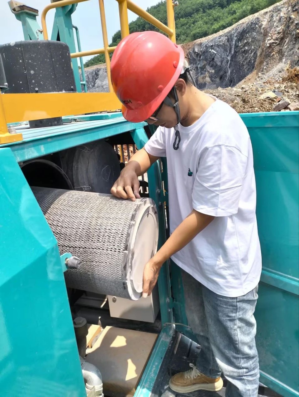 跨越山河萬里 智啟服務(wù)新程——山河礦巖“服務(wù)萬里行”活動走進(jìn)海螺水泥