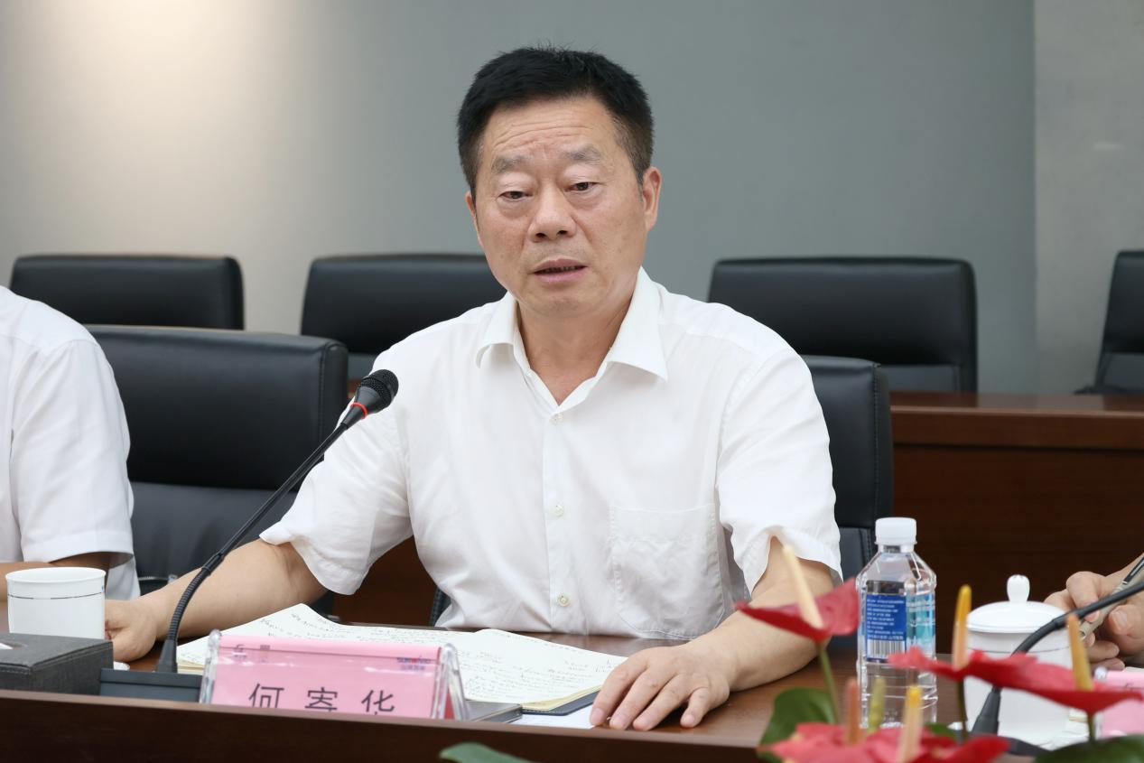 湖南省政協(xié)副主席、省工程機(jī)械產(chǎn)業(yè)鏈鏈長何寄華調(diào)研山河智能