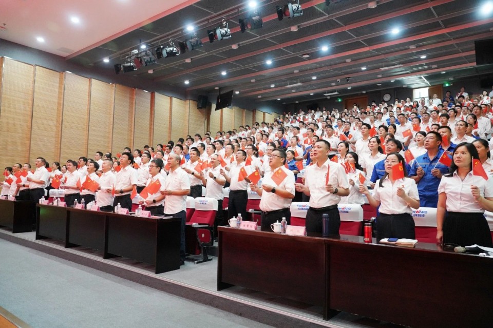 山河智能組織集中收看紀(jì)念中國人民抗日戰(zhàn)爭暨世界反法西斯戰(zhàn)爭勝利80周年大會(huì)