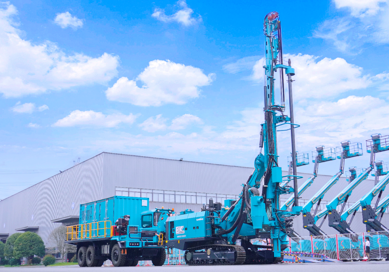山河智能SWDE165EB電動(dòng)潛孔鉆機(jī)重磅下線，開(kāi)啟綠色鉆爆新時(shí)代