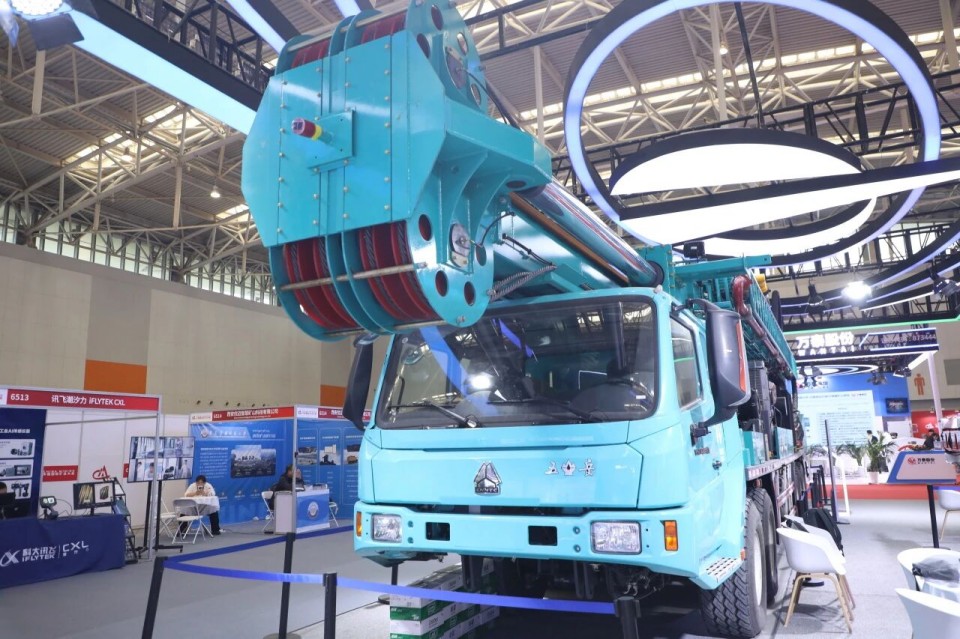 “地勘裝備能力提升的重大突破”！山河智能聯(lián)合中國煤炭地質總局發(fā)布T138車載鉆機