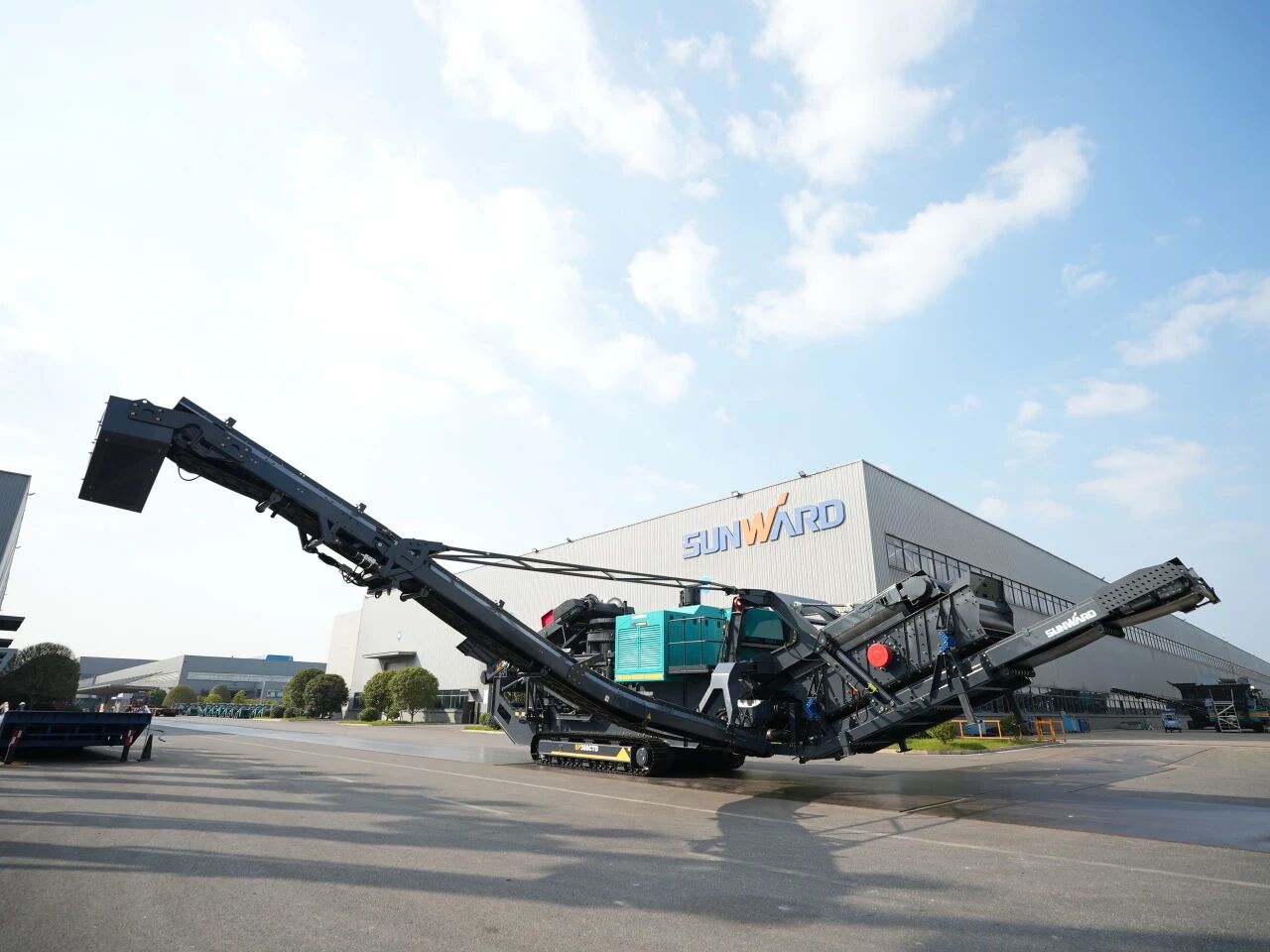 破局國際市場，無懼極寒工況！山河智能SP300CTD柴電兩用圓錐破碎站成功下線