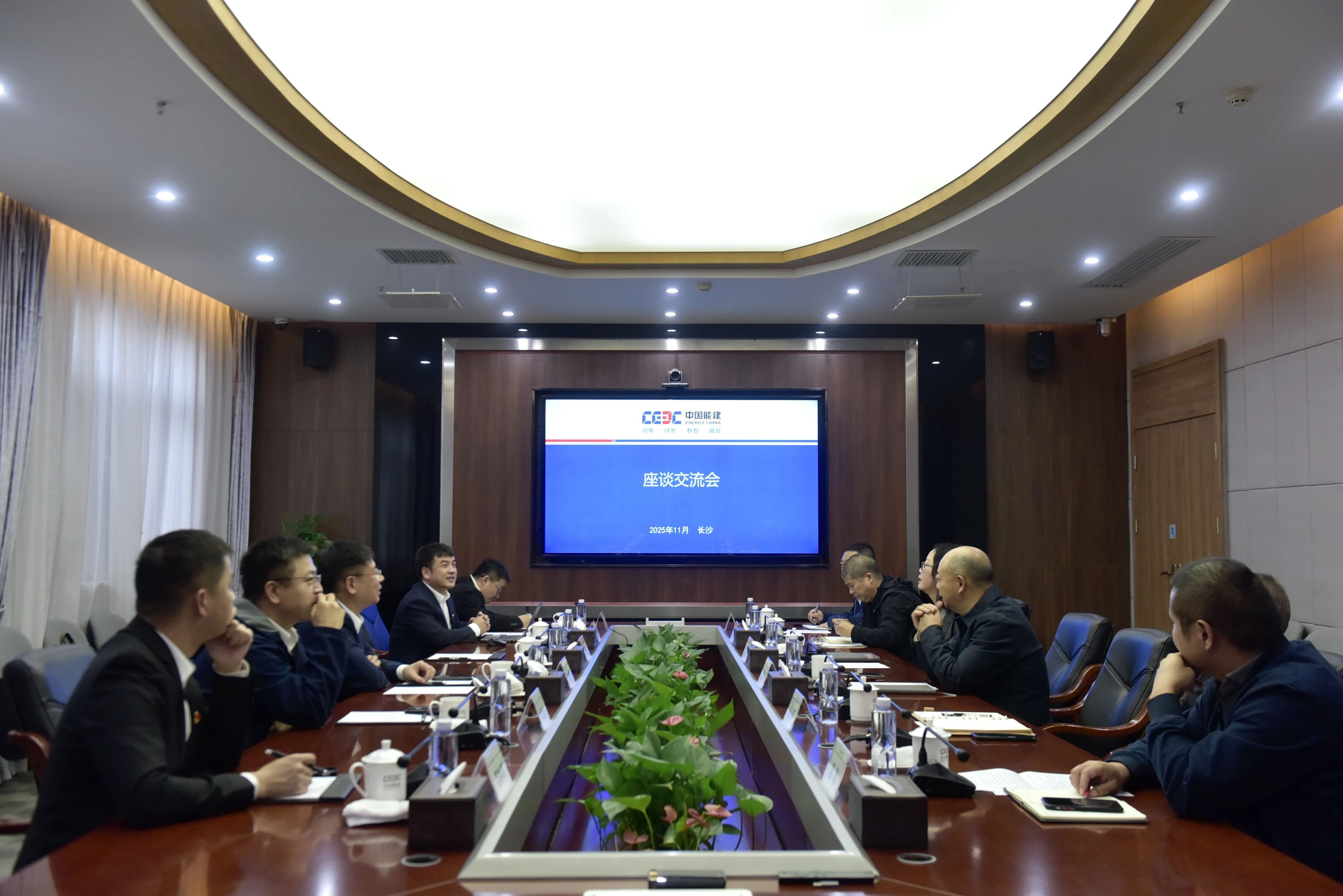 山河智能與易普力開展座談交流，譜寫互利共贏新篇章