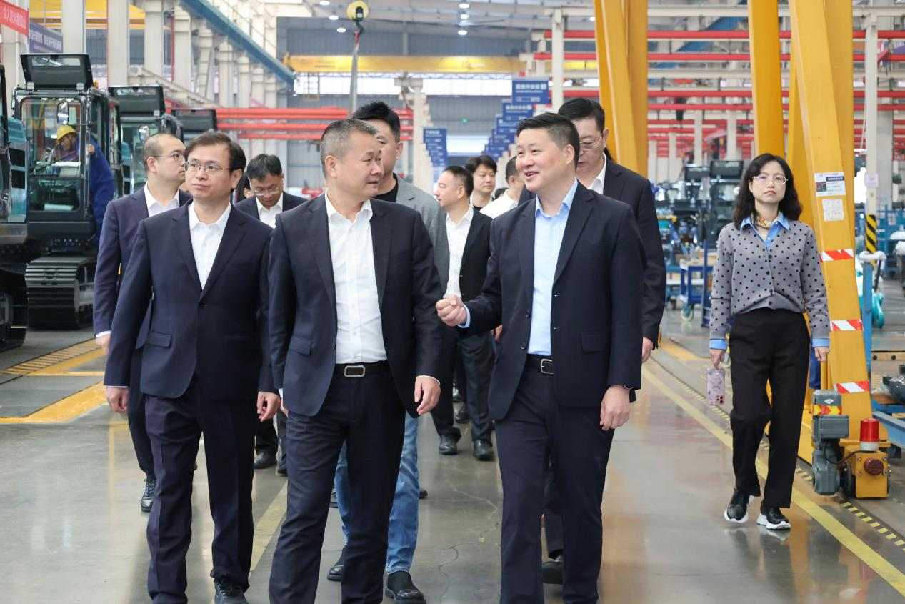 廈門海翼集團(tuán)總經(jīng)理金中權(quán)到訪山河智能