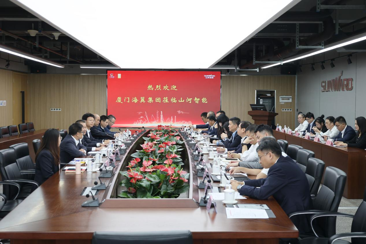 廈門海翼集團(tuán)總經(jīng)理金中權(quán)到訪山河智能