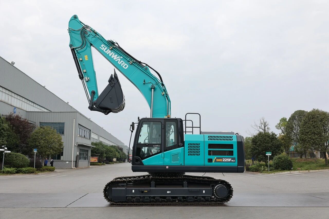 “雙子星”閃耀！山河智能兩款履帶式液壓挖掘機(jī)成功下線