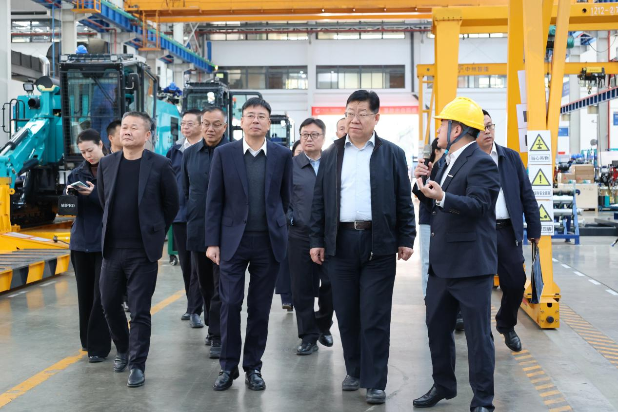 新礦投資集團(tuán)黨委書(shū)記、董事長(zhǎng)王漠到訪山河智能