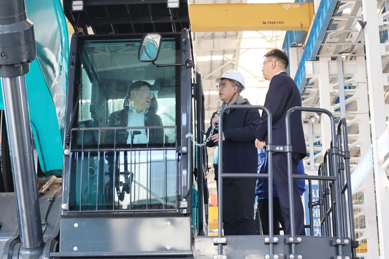 新礦投資集團(tuán)黨委書(shū)記、董事長(zhǎng)王漠到訪山河智能