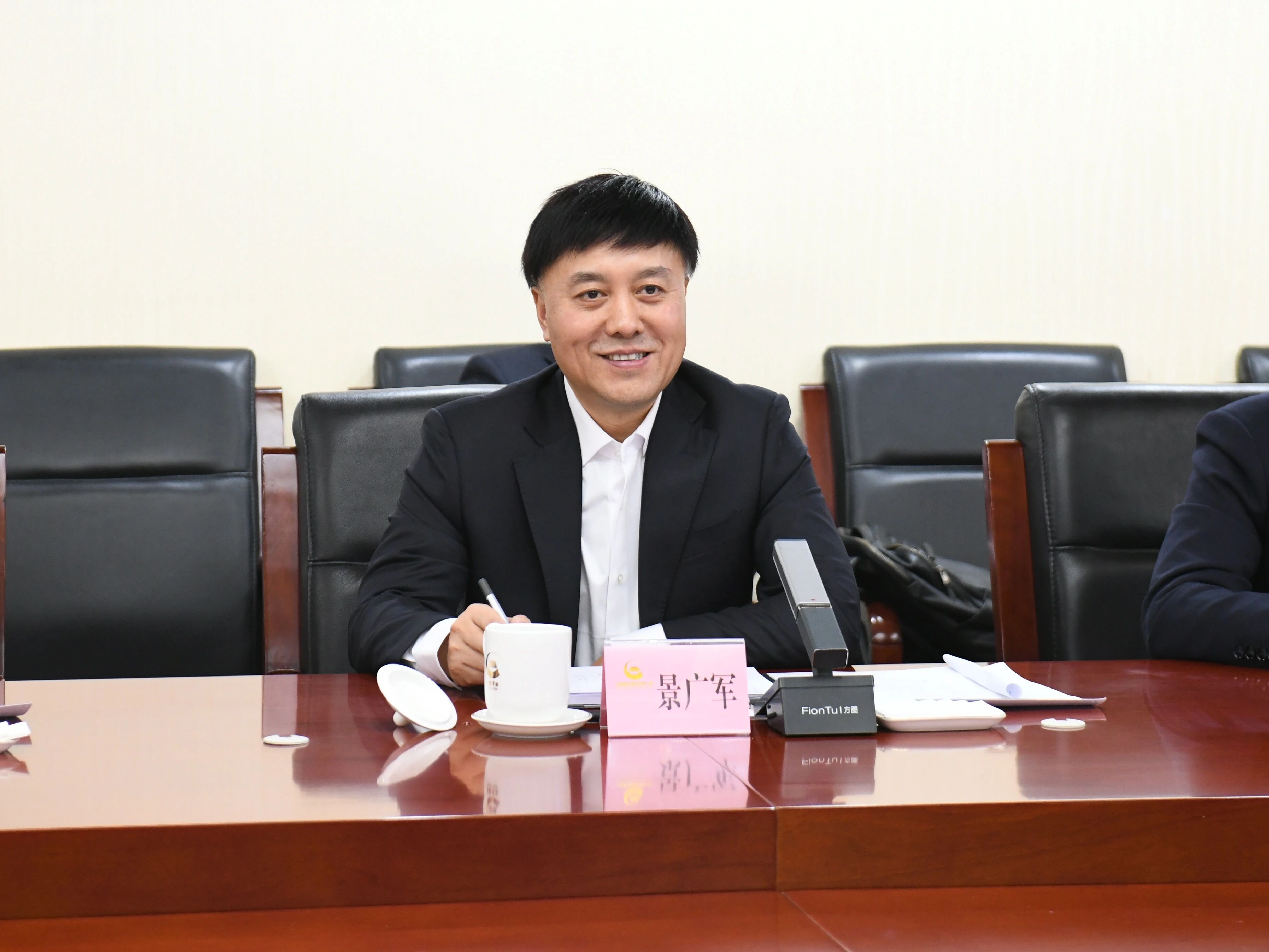 廣州工控集團董事長景廣軍率山河智能團隊到中國黃金集團拜訪交流