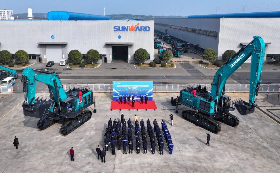 爭鋒啟新程！山河智能SWE1650FLR加長臂挖掘機(jī)成功交付國際客戶