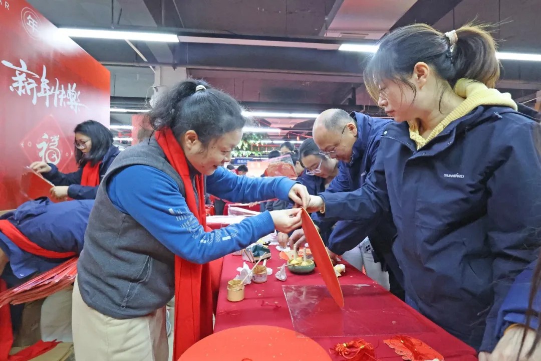 筆墨迎春，祝福暖心！在山河智能“囤”年味、送溫暖、迎新春